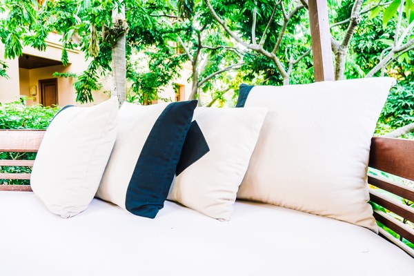 Confection de coussins d'extérieur, Propriano, WATTOU