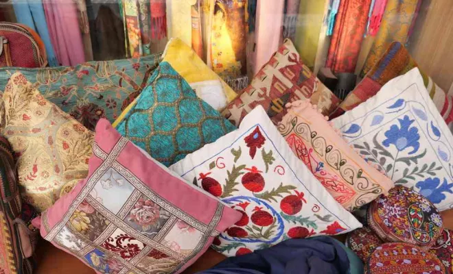 Fabrication de coussins, Propriano, WATTOU